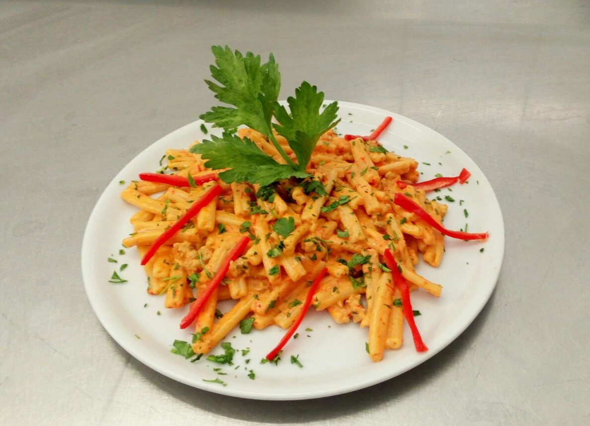 CASARECCE CON CREMA DI PEPERONI E SALSICCIA